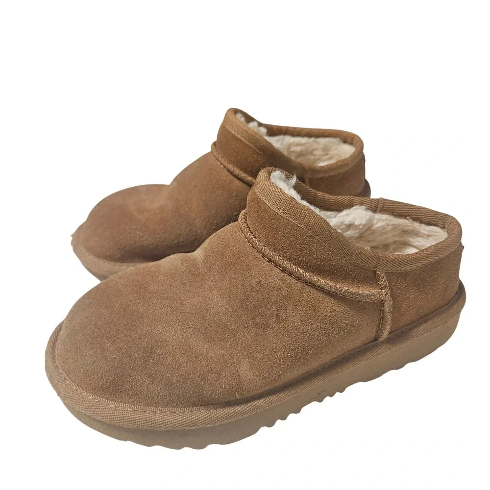 UGG Classic Slipper Kids Size 13 Chestnut Suede Sheepskin Fur Lined Slip On